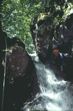 Alain dans le 1er ressaut d' barranco ets courets