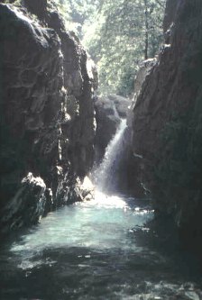 barranco lugar et gorge d'escuain : Le saut de 7m du barranco de l'Escuain