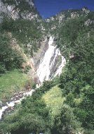 La cascade d'Espantiosa vue du chemin