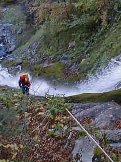 Sophie dans la grande cascade