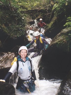 Le groupe dans le ruisseau