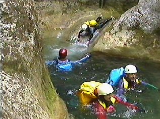  barranco Yesa sup : Toute la troupe du CAF de Bordeaux s'amuse.  