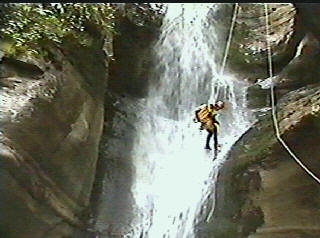 Sophie dans un des rappels aquatiques du Zitziratze.