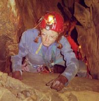 Annie rampouille dans la grotte de la tute Murguette